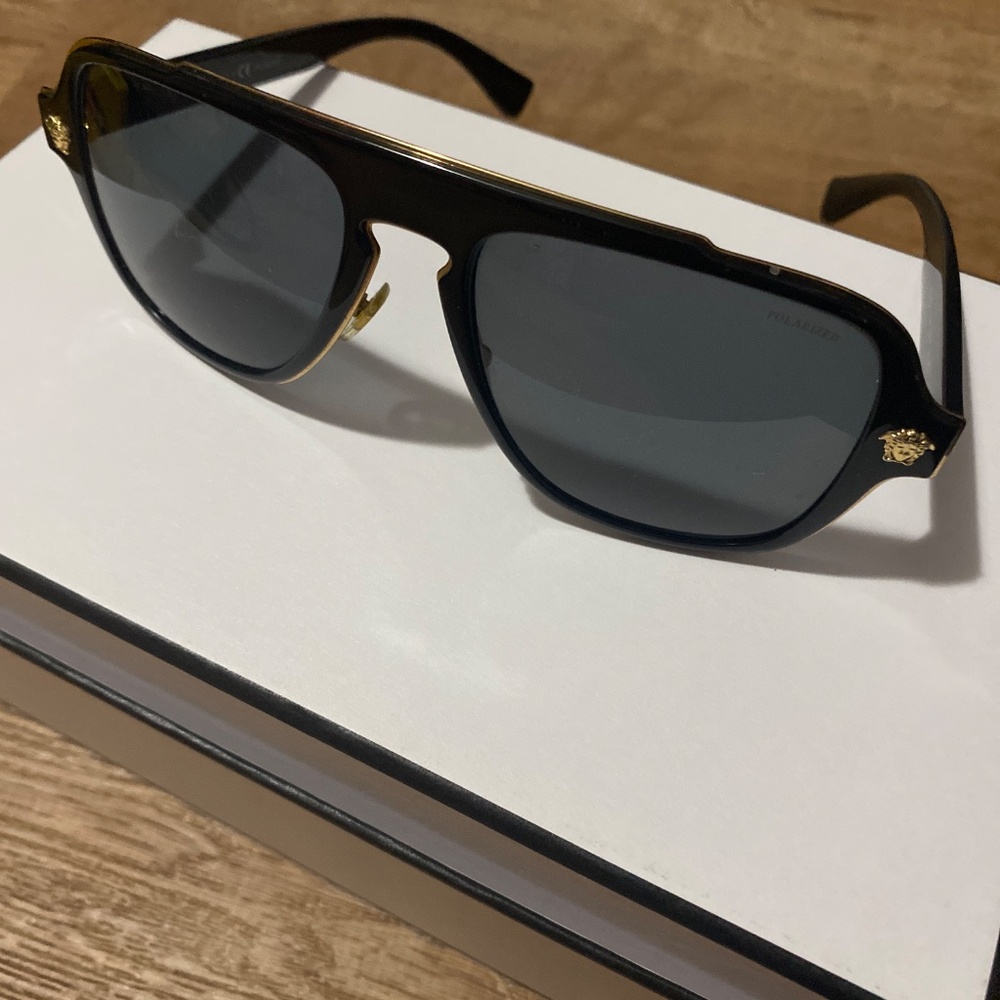 VERSACE polarized AUTHENTIC mod.2199 sunglasses unisex black w gold designer - Picture 4 of 17